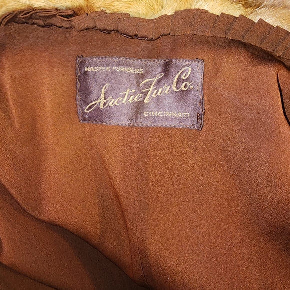 Elegant Mink Coat - Picture 6 of 6